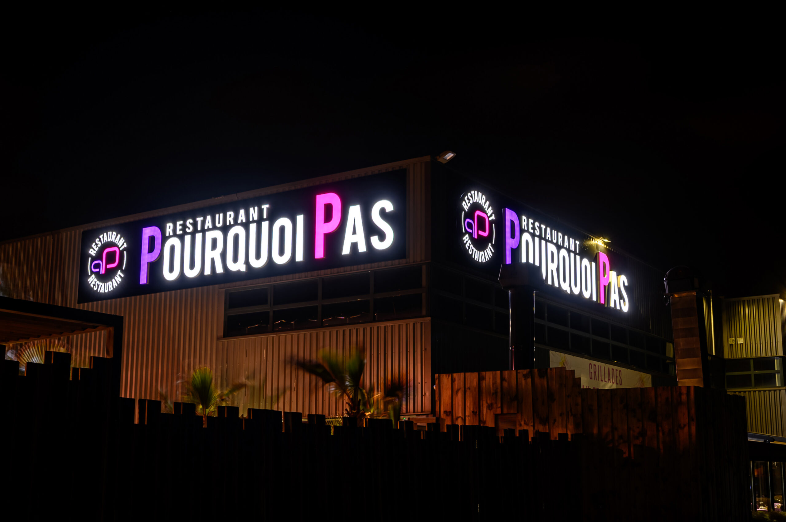 Enseigne lumineuse pour le restaurant Pourquoi Pas à Colomiers